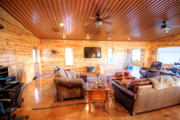 Deer Crossing Lodge Deer Hunting Lodge in Kansas